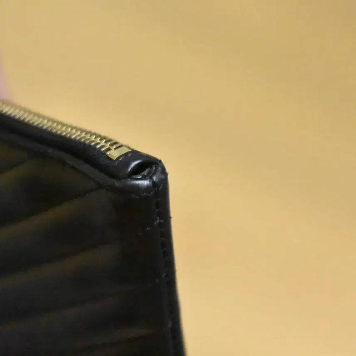 [BUNJANG] Saint Laurent Matelasse Gold Logo Black Clutch Bag (Large) / 생로랑 마틀라세 금장 블랙 클러치백 L(라지)