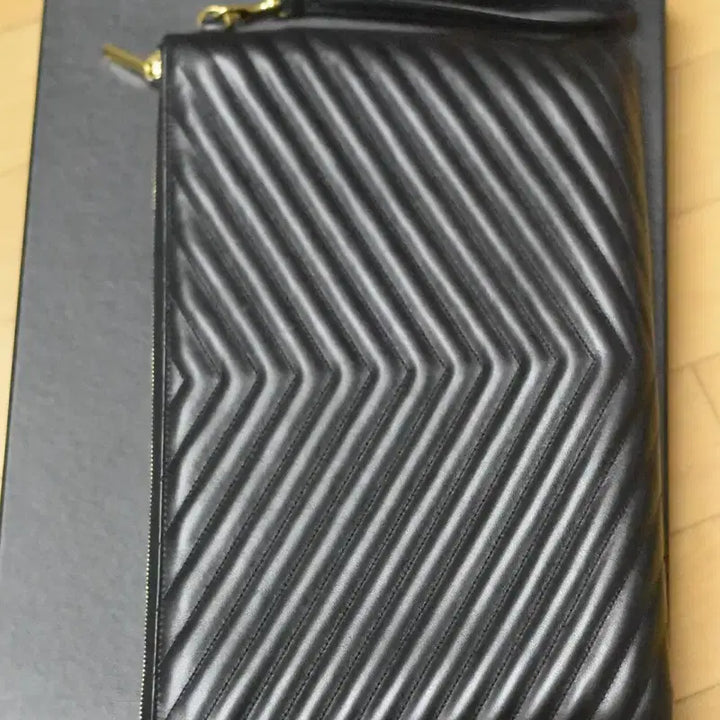 [BUNJANG] Saint Laurent Matelasse Gold Logo Black Clutch Bag (Large) / 생로랑 마틀라세 금장 블랙 클러치백 L(라지)