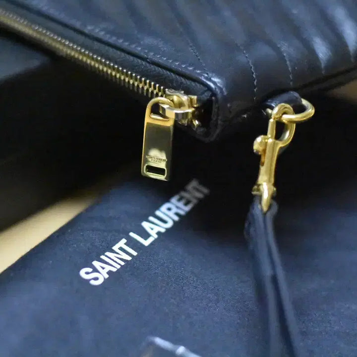 [BUNJANG] Saint Laurent Matelasse Gold Logo Black Clutch Bag (Large) / 생로랑 마틀라세 금장 블랙 클러치백 L(라지)