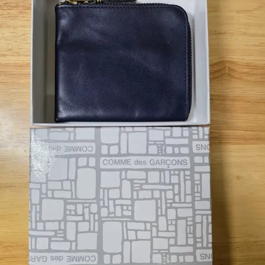 [BUNJANG] Comme des Garcons Navy Zipper Wallet / 꼼데가르송 네이비 지퍼 반지갑