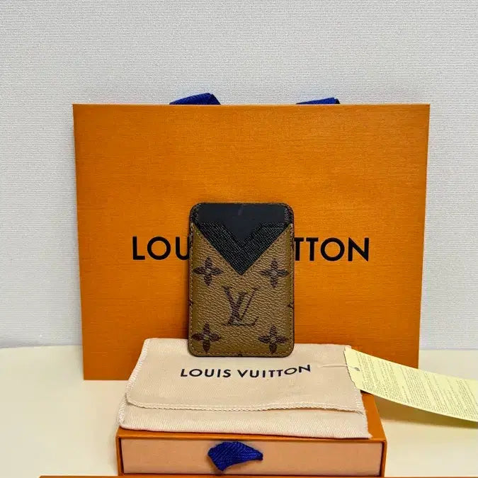 [BUNJANG] Louis Vuitton MagSafe Wallet / 미사용 / 선물용 루이비통 맥세이프 지갑