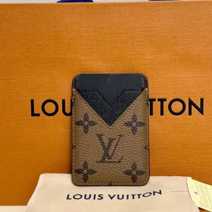 [BUNJANG] Louis Vuitton MagSafe Wallet / 미사용 / 선물용 루이비통 맥세이프 지갑