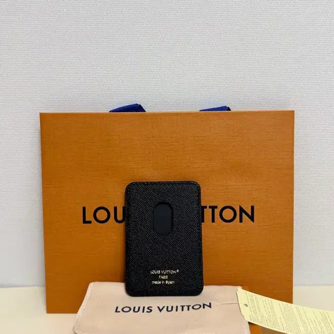 [BUNJANG] Louis Vuitton MagSafe Wallet / 미사용 / 선물용 루이비통 맥세이프 지갑