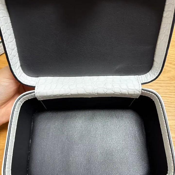 [BUNJANG] Myeyecon Bliker White Crossbody Bag / 마이아이코 블리커백 가방