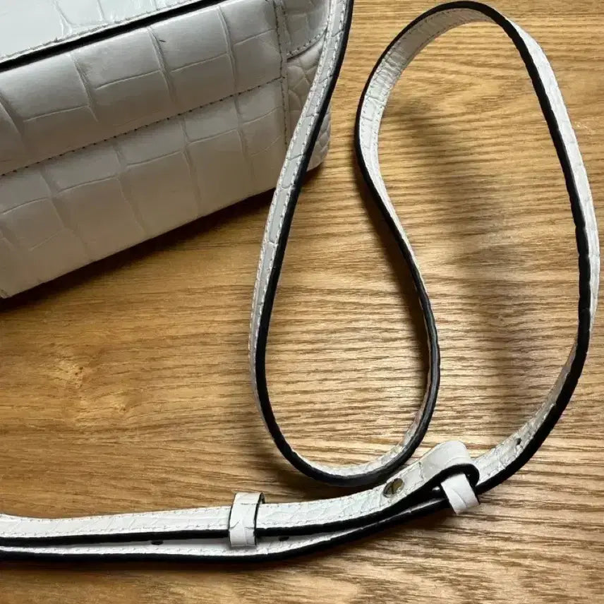 [BUNJANG] Myeyecon Bliker White Crossbody Bag / 마이아이코 블리커백 가방