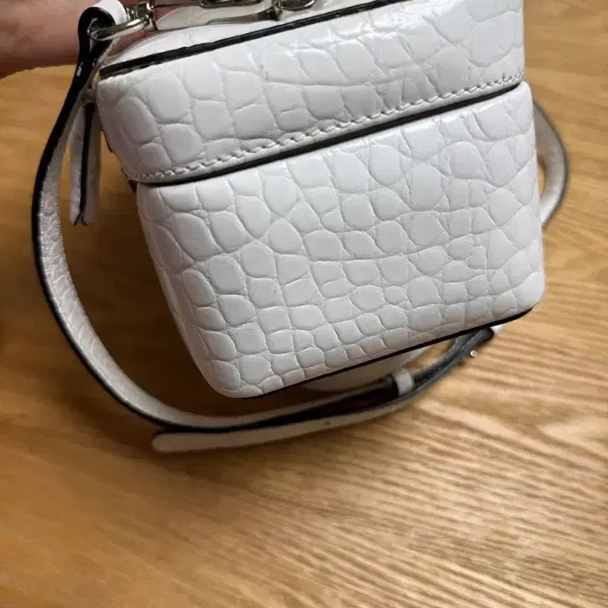 [BUNJANG] Myeyecon Bliker White Crossbody Bag / 마이아이코 블리커백 가방
