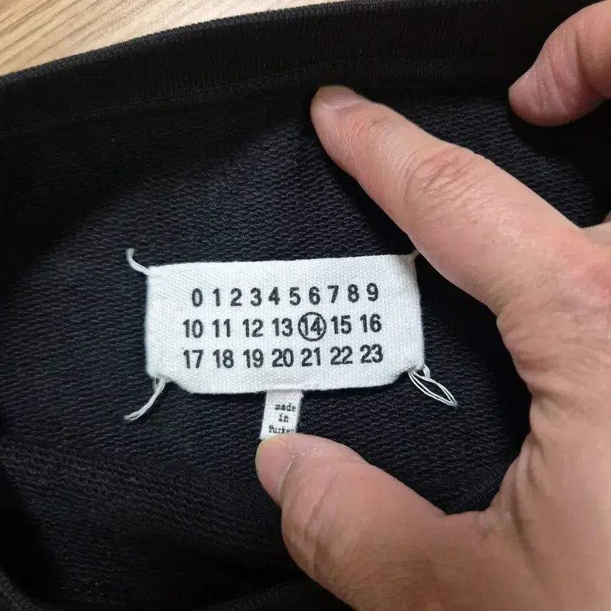 [BUNJANG] Maison Margiela Leather Patch Sweatshirt / 마르지엘라 블랙 팔꿈치 가죽패치 맨투맨 (48)