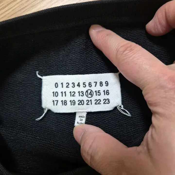 [BUNJANG] Maison Margiela Leather Patch Sweatshirt / 마르지엘라 블랙 팔꿈치 가죽패치 맨투맨 (48)