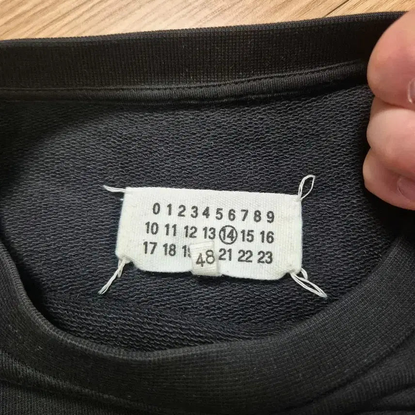 [BUNJANG] Maison Margiela Leather Patch Sweatshirt / 마르지엘라 블랙 팔꿈치 가죽패치 맨투맨 (48)