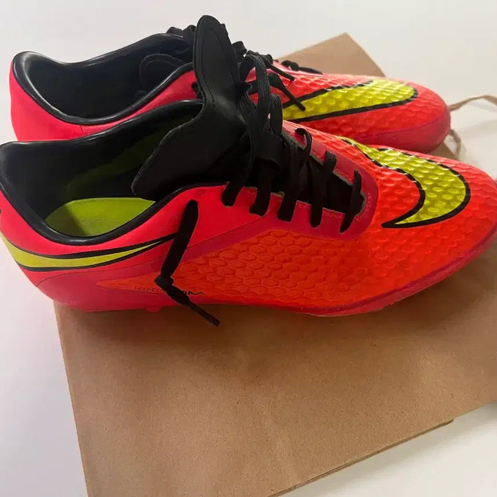 [SOLD OUT] 나이키 하이퍼베놈 축구화 260사이즈