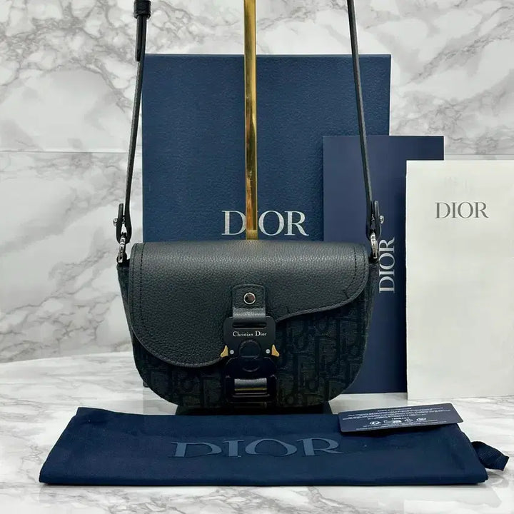 [BUNJANG] Dior Saddle Mini Flap Crossbody Bag Black / ( 풀구성 ) 디올 새들 미니 플랩 스트랩 크로스백 블랙