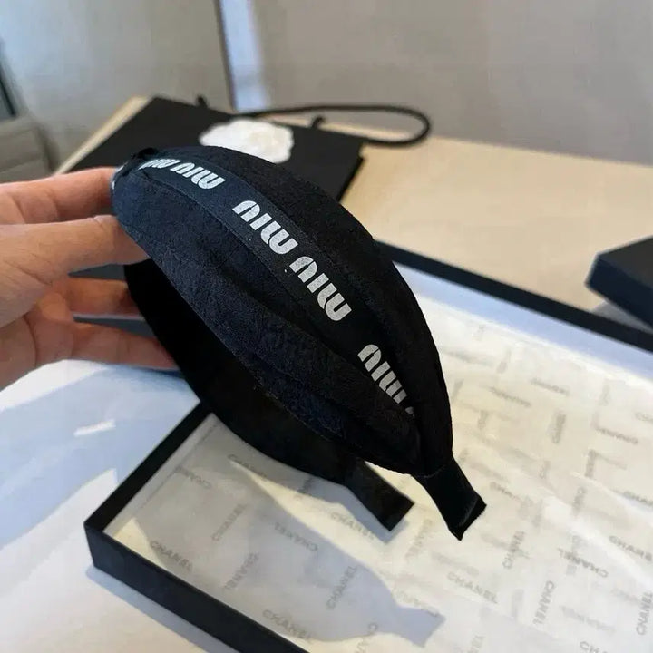 [SOLD OUT] 미우미우 블랙 로고 헤어밴드