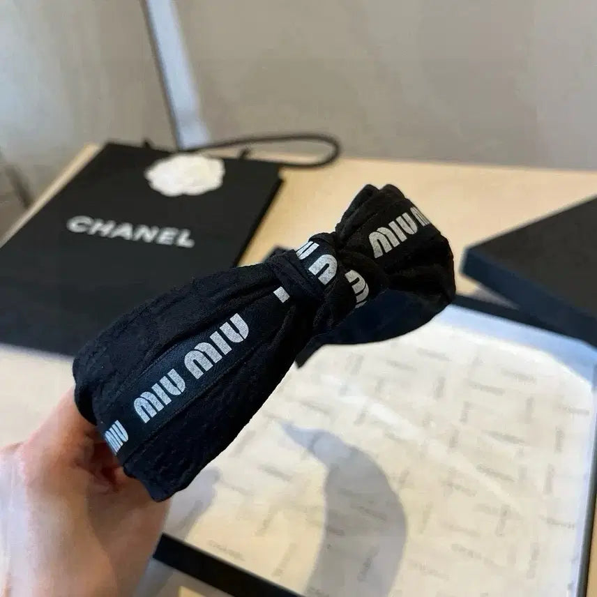 [SOLD OUT] 미우미우 블랙 로고 헤어밴드
