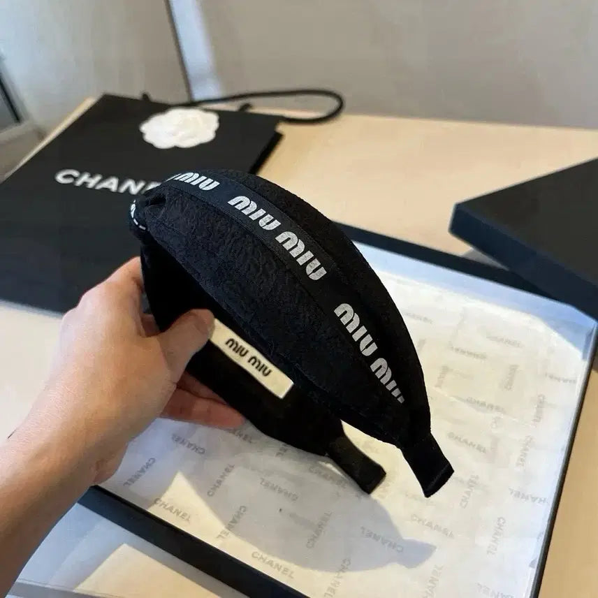 [SOLD OUT] 미우미우 블랙 로고 헤어밴드