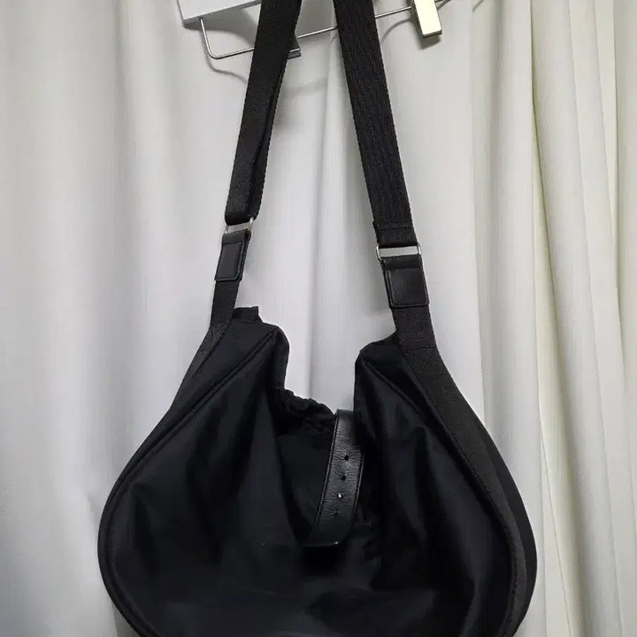 [BUNJANG] Hatching Room Wavey Bag Nylon / 해칭룸 웨이비백 나일론