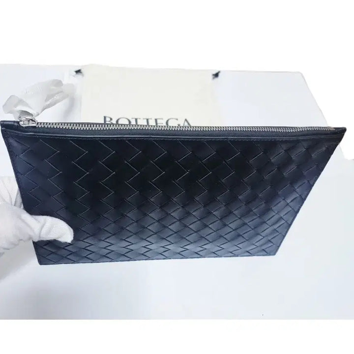[BUNJANG] Bottega Veneta Large Pouch Black Leather / (새상품)(당일출발) 보테가 베네타 라지 파우치 블랙