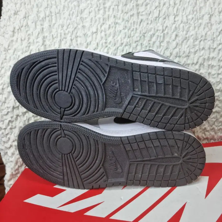 [BUNJANG] Nike Air Jordan 1 Sneakers (230) / 나이키 에어 조던 1 운동화 (230)