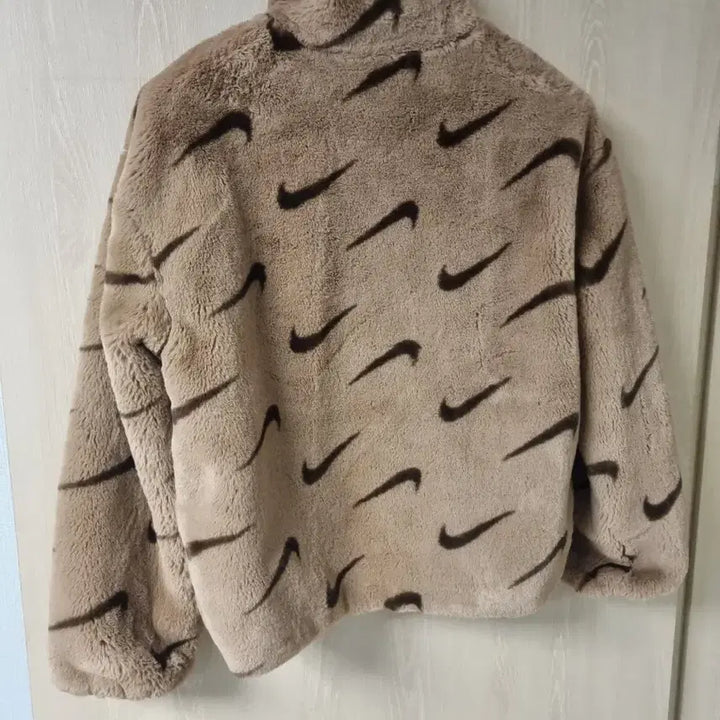 [SOLD OUT] 나이키 우먼 플러시 프린트 퍼 자켓 (S)