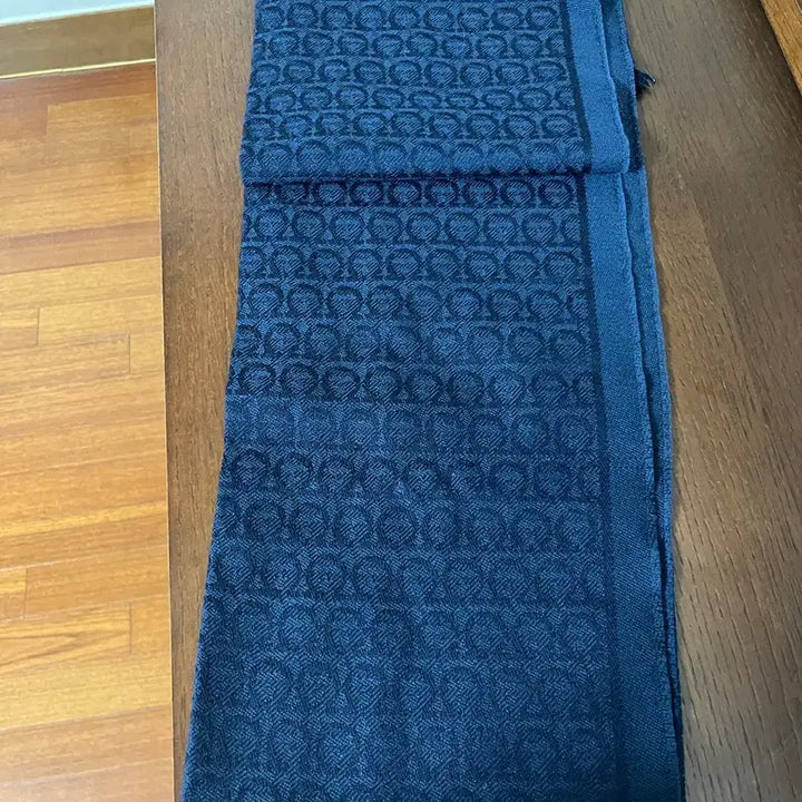 [BUNJANG] Ferragamo Gancini Logo Navy Scarf / 페라가모 간치니 로고 네이비 스카프