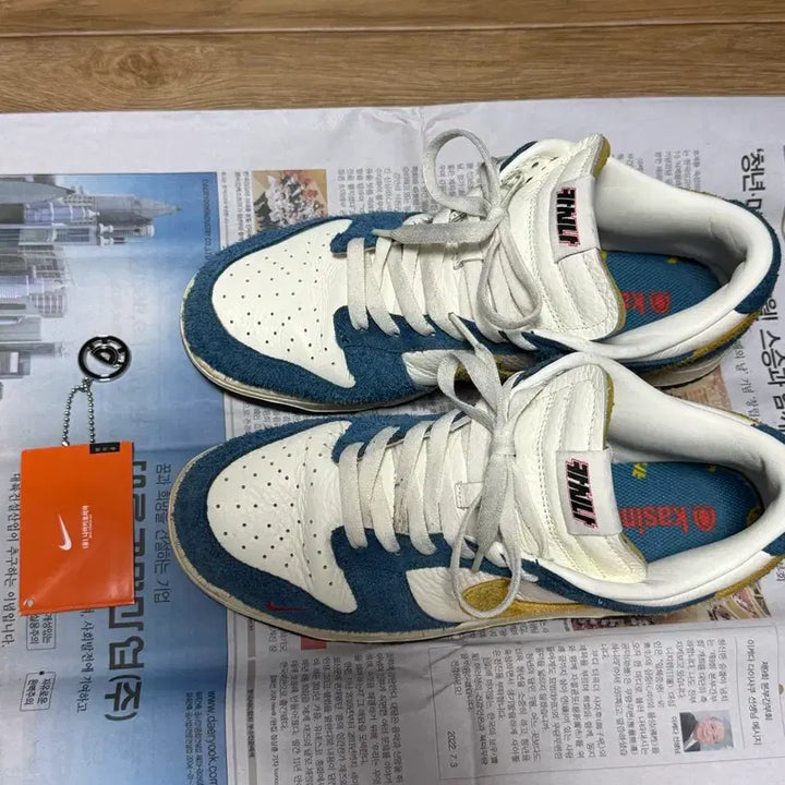 [SOLD OUT] [275] 나이키 카시나 덩크 로우