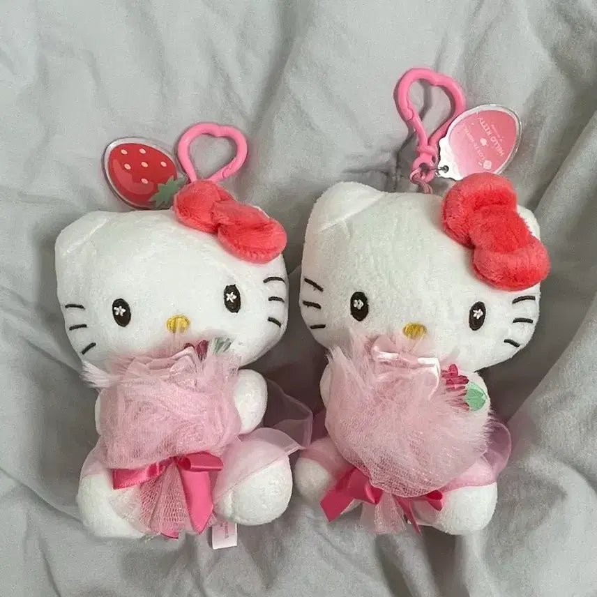 [BUNJANG] Hello Kitty Lotte Hotel Strawberry Buffet Keyring / 한정판) 헬로키티 롯데호텔 딸기부페 산리오 키링