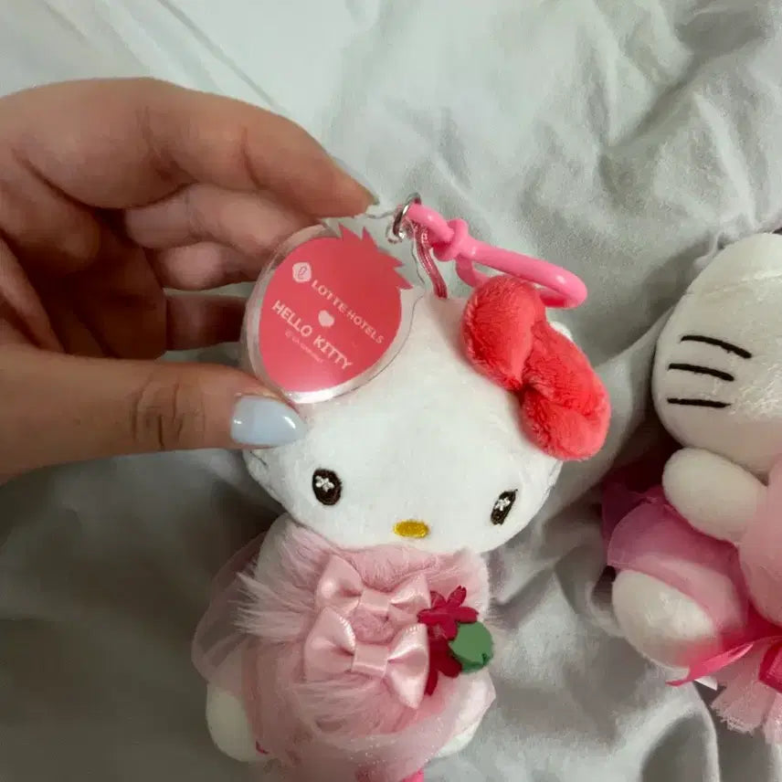 [BUNJANG] Hello Kitty Lotte Hotel Strawberry Buffet Keyring / 한정판) 헬로키티 롯데호텔 딸기부페 산리오 키링