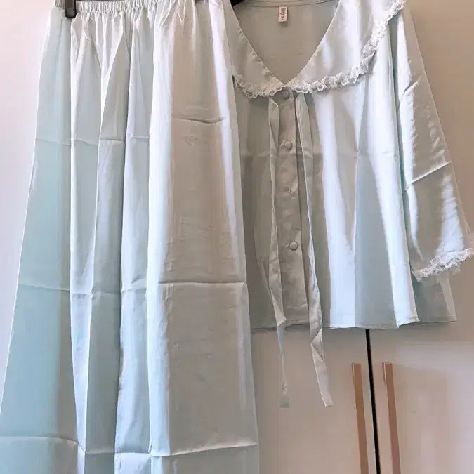[BUNJANG] Sky Blue Lace Two-Piece Pajama Set (M) / 하늘색 레이스 투피스 잠옷 세트. 어디에도 M