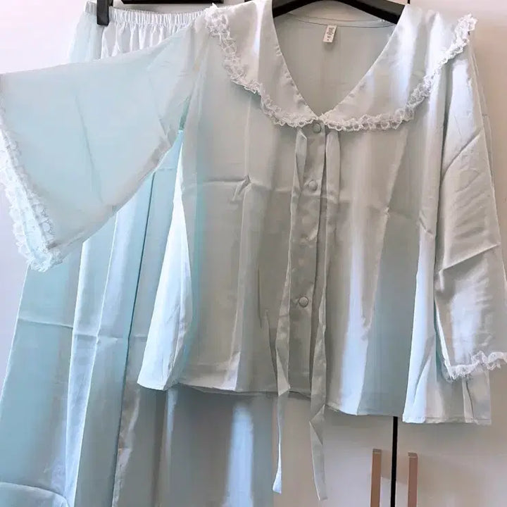 [BUNJANG] Sky Blue Lace Two-Piece Pajama Set (M) / 하늘색 레이스 투피스 잠옷 세트. 어디에도 M