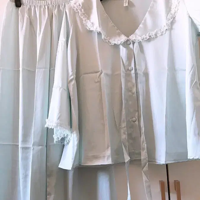 [BUNJANG] Sky Blue Lace Two-Piece Pajama Set (M) / 하늘색 레이스 투피스 잠옷 세트. 어디에도 M