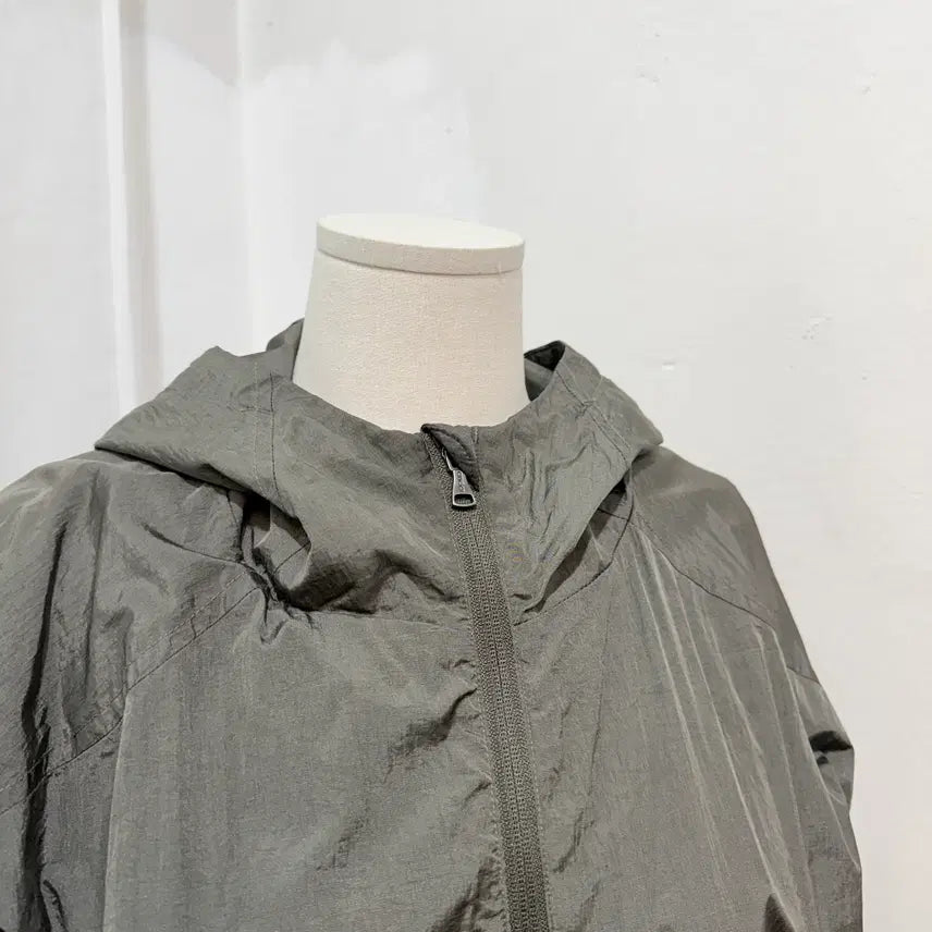 [SOLD OUT] 안다르 바스락 나일론 카키바람막이 윈드브레이커 4212