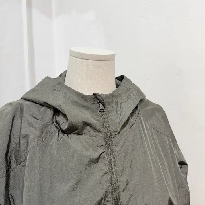 [SOLD OUT] 안다르 바스락 나일론 카키바람막이 윈드브레이커 4212