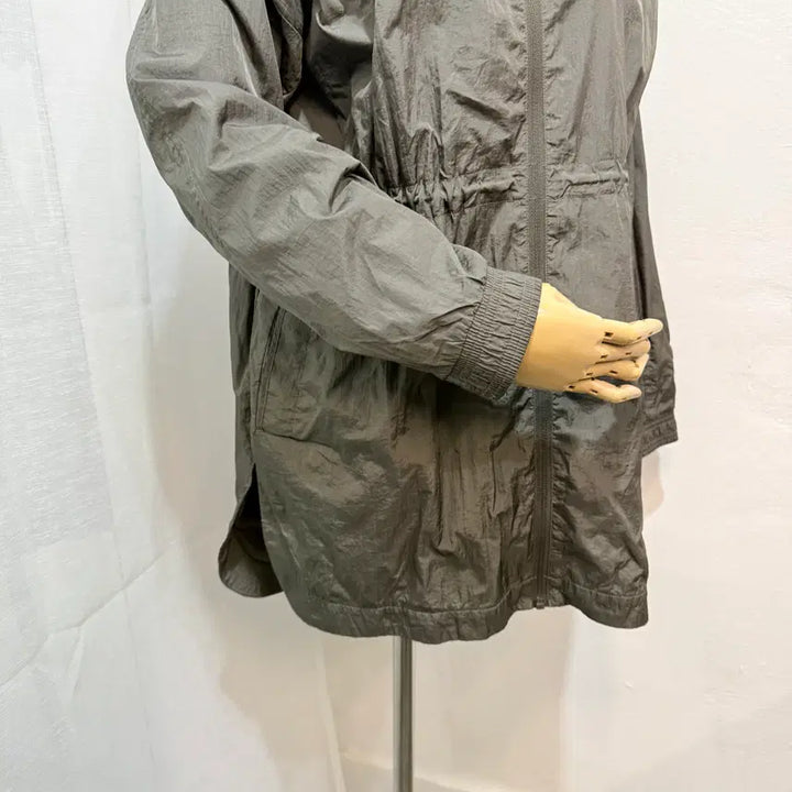 [SOLD OUT] 안다르 바스락 나일론 카키바람막이 윈드브레이커 4212