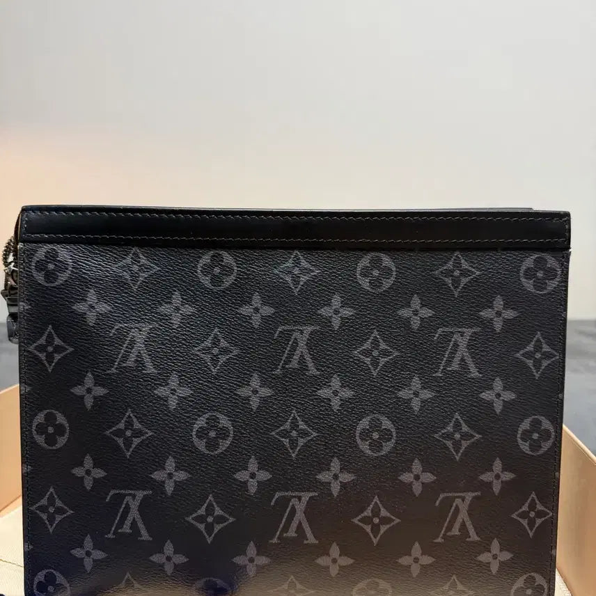 [BUNJANG] Louis Vuitton Monogram Clutch Black / 루이비통 모노그램 클러치 블랙