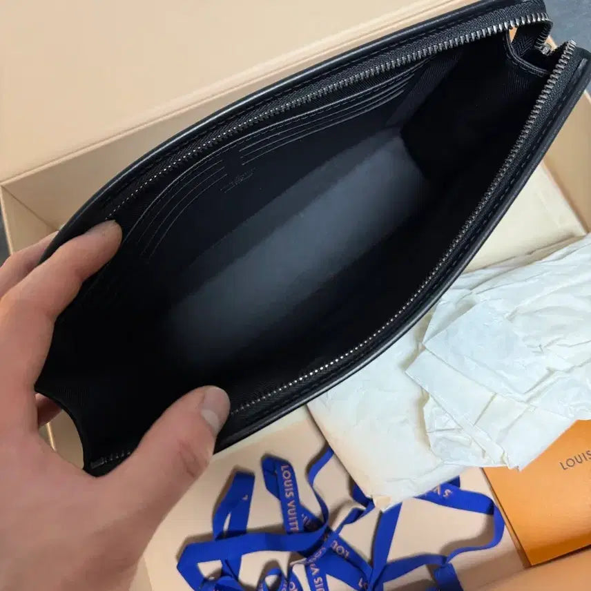 [BUNJANG] Louis Vuitton Monogram Clutch Black / 루이비통 모노그램 클러치 블랙