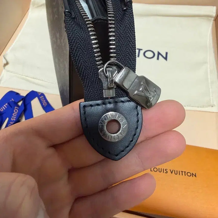 [BUNJANG] Louis Vuitton Monogram Clutch Black / 루이비통 모노그램 클러치 블랙