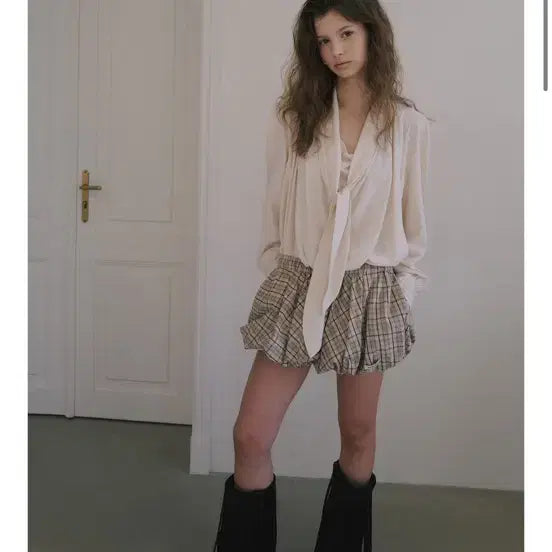 [BUNJANG] Overdue Flare Cream Blouse / 오버듀플레어 크림 블라우스 새상품