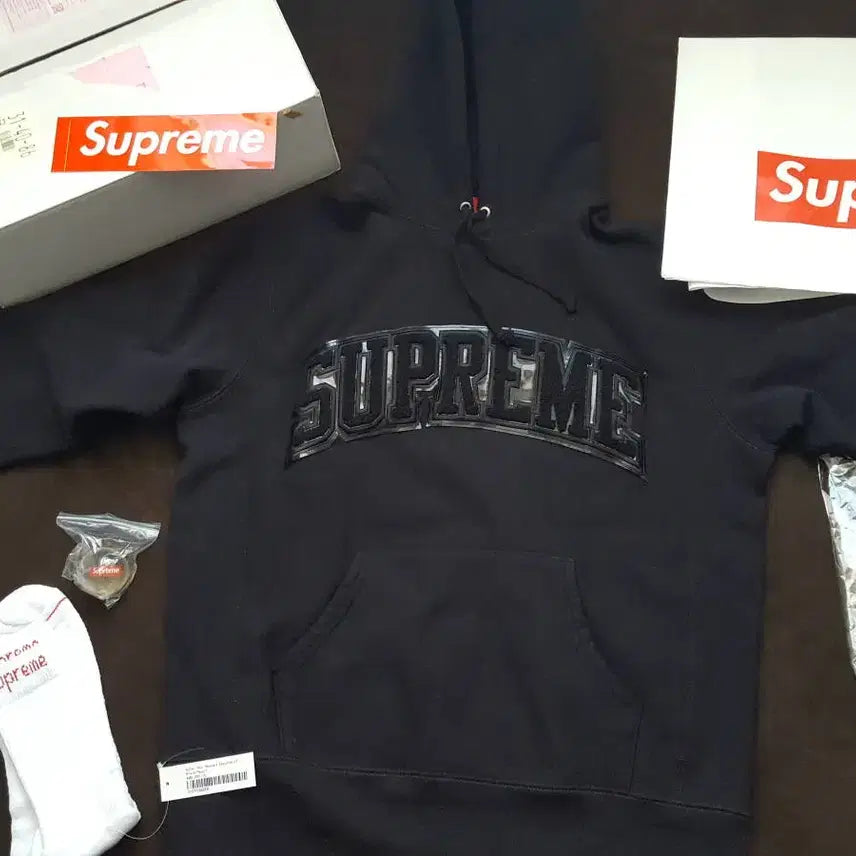 [BUNJANG] Supreme Patent Chenille Arc Logo Hooded Sweatshirt / 슈프림 Patent Chenille Arc Logo Hooded.팝니다.