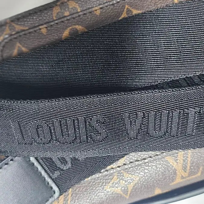 [BUNJANG] Louis Vuitton Monogram S-Lock Sling Bag M45807 / 루이비통 모노그램 S락 슬링백  M45807