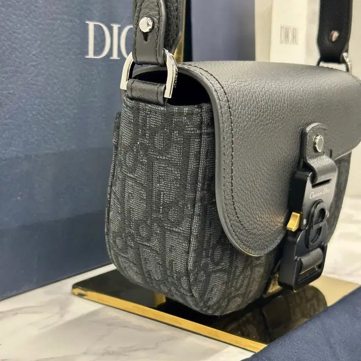 [BUNJANG] Dior Saddle Mini Flap Crossbody Bag Black / [인보이스 구성] 디올 새들 미니 플랩 스트랩 크로스백 블랙