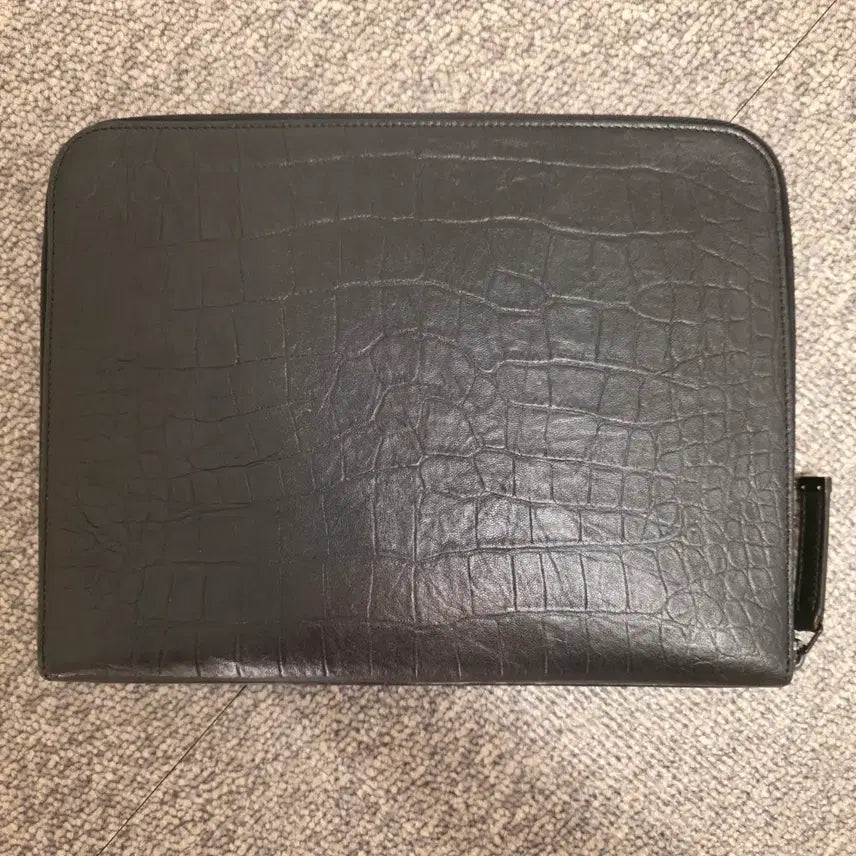 [BUNJANG] Saint Laurent Monogram Crocodile Embossed Clutch / 생로랑 모노그램 크로커다일 클러치
