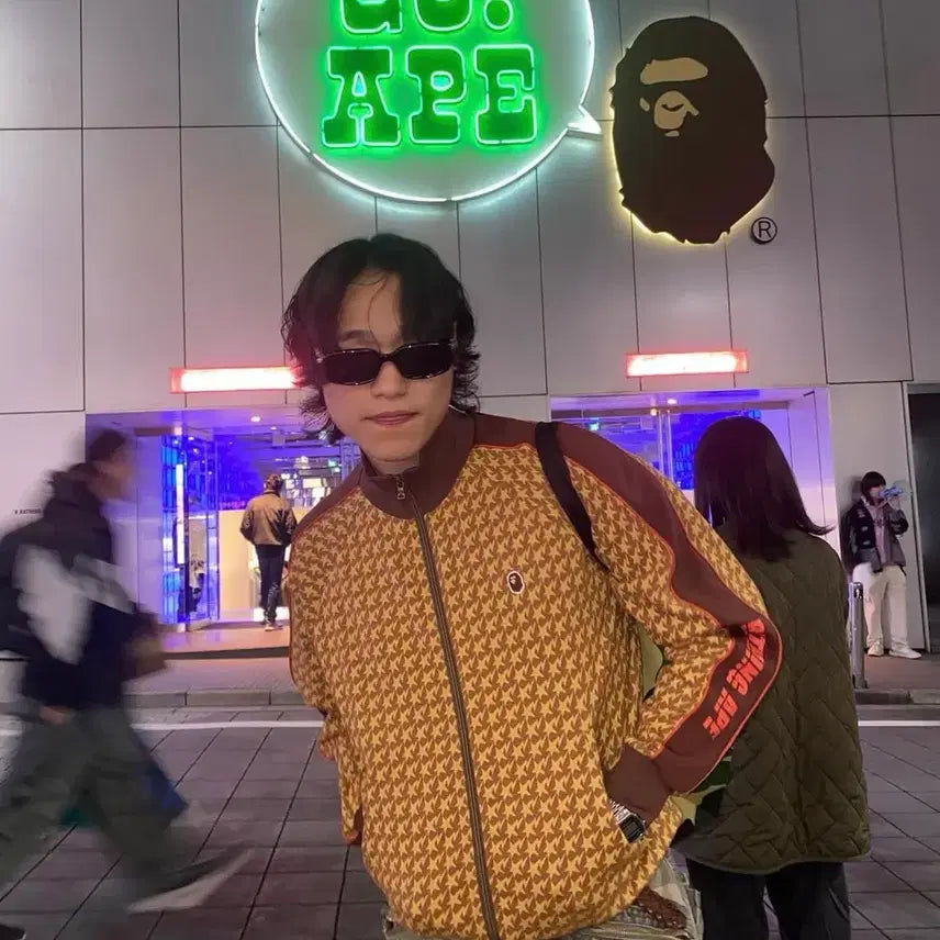 [SOLD OUT] 베이프 스타 하운즈투스 자카드 트랙 자켓