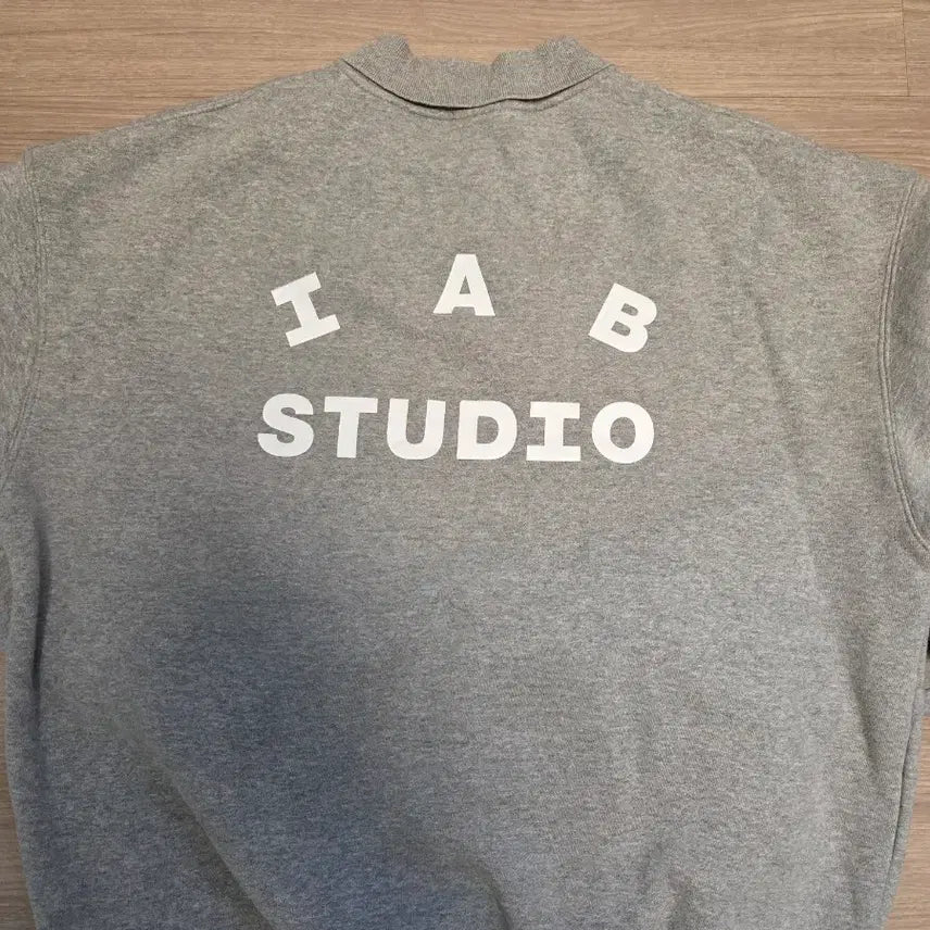 [BUNJANG] IAB Studio Gray Sweatshirt L / 아이앱스튜디오 맨투맨 그레이 L