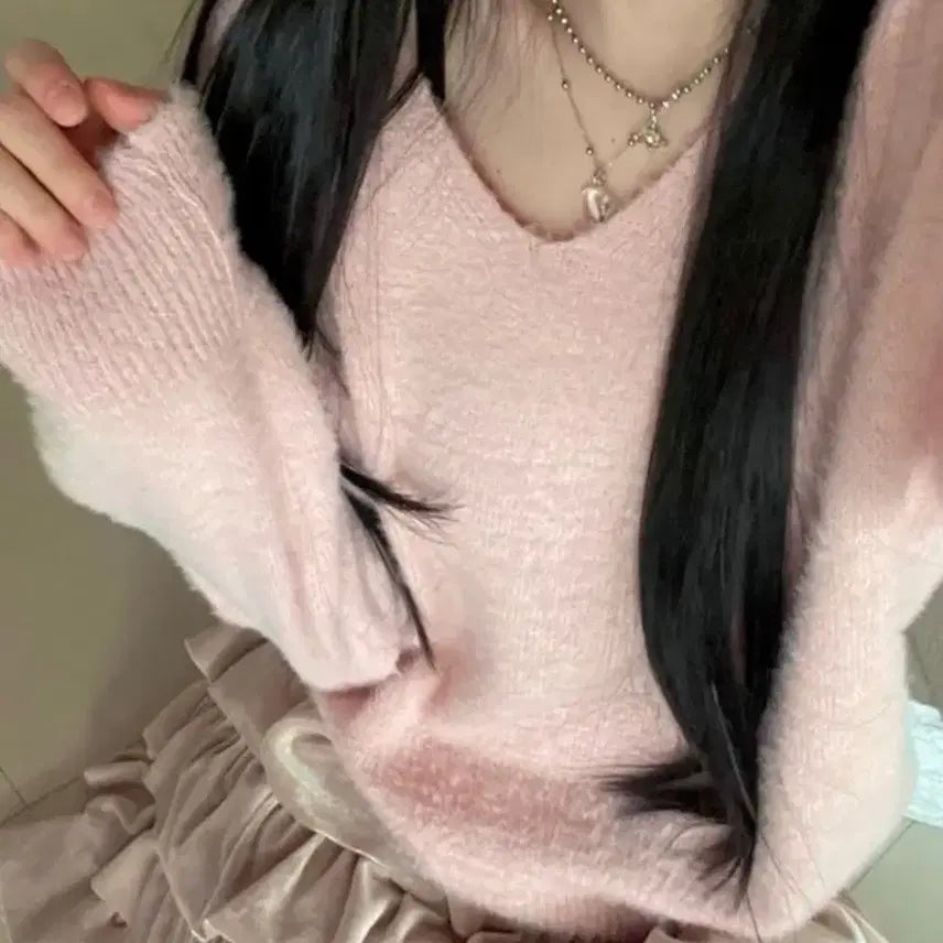 [BUNJANG] Avely Angora V-Neck Knit / 에이블리 보통의날 앙고라 브이넥 니트