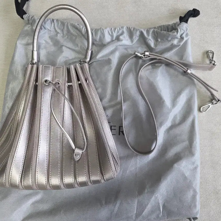 [BUNJANG] Geiger Pleats Bag / 가이거 플리츠백