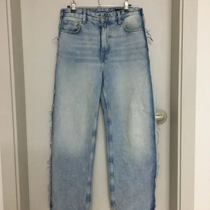 [BUNJANG] Zara Damage Straight Jeans 24 / Zara 데미지 스트레이트 팬츠 24 size