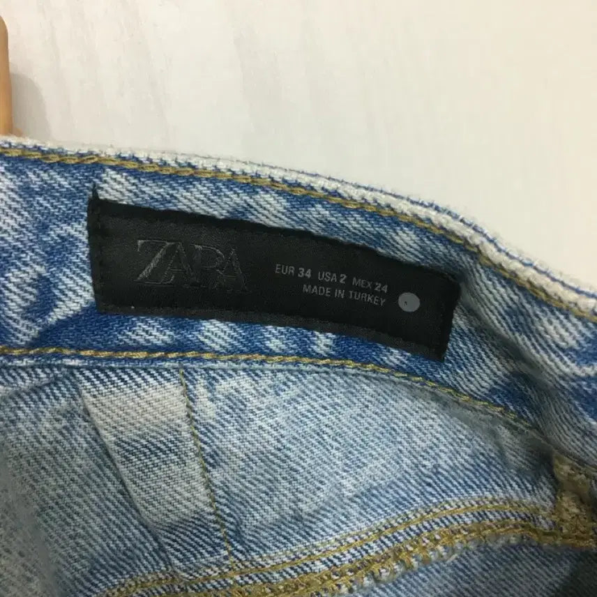 [BUNJANG] Zara Damage Straight Jeans 24 / Zara 데미지 스트레이트 팬츠 24 size