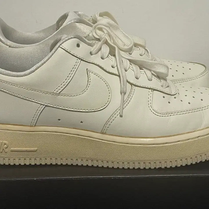 [BUNJANG] Nike Air Force Timeless Sneakers / 나이키 에어포스 타임리스  260