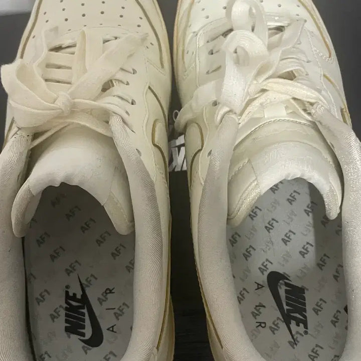 [BUNJANG] Nike Air Force Timeless Sneakers / 나이키 에어포스 타임리스  260