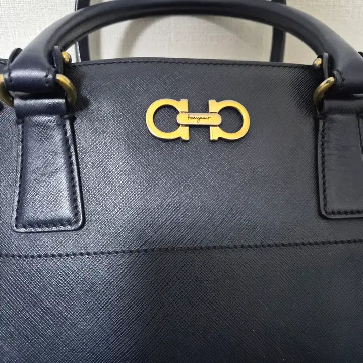 [BUNJANG] Salvatore Ferragamo Gancini Saffiano Leather Two-Way Tote Bag / 페라가모 간치니 사피아노 토트백 크로스백 가방-382
