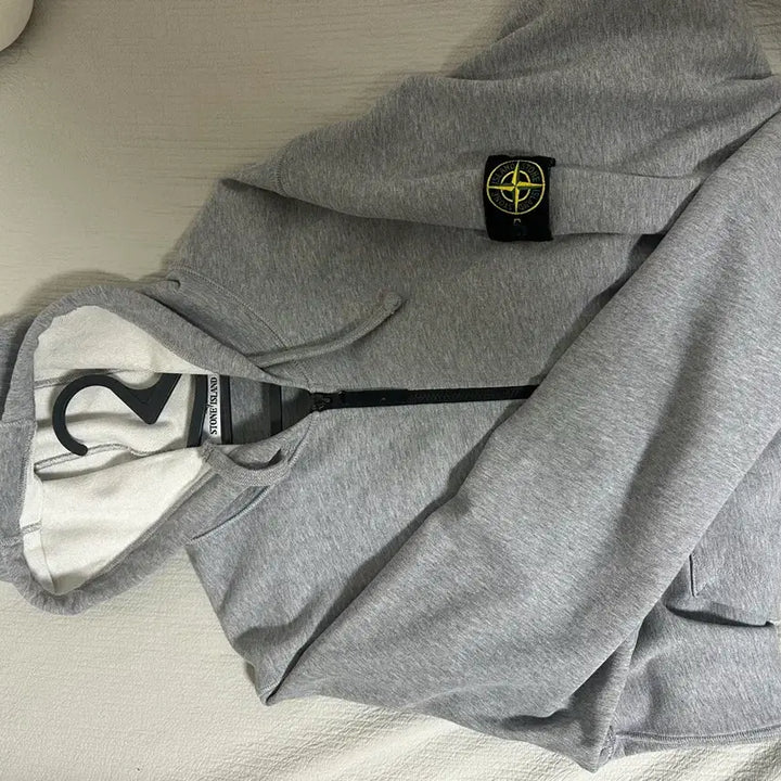 [SOLD OUT] 스톤아일랜드21ss 후드집업 2xl